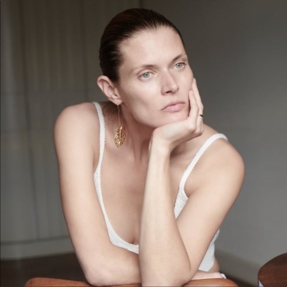 Zara Pendant Monstera Earrings - Picture 4 of 6